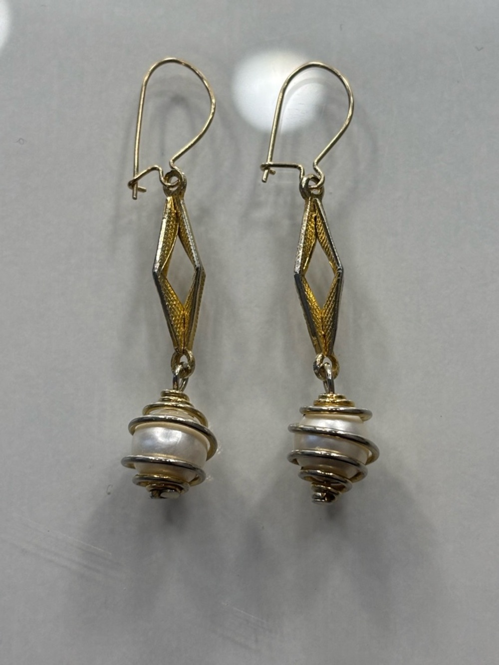 Vintage Art Deco Pearl Dangle Earrings Mid Century Geometric Gold Tone Drop MCM - Picture 2 of 7